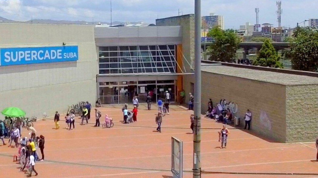 ¿Qué servicios presta el CADE de Suba?