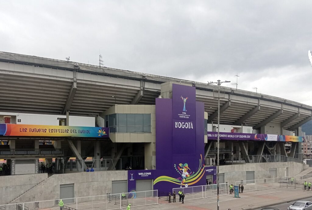 Halloween 2026 en Bogotá: planes, fiestas y eventos 2 Fachada del Estadio Nemesio Camacho El Campín en Bogotá con graderías cubiertas