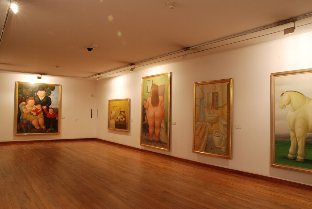 Sala del Museo Botero en Bogotá con pinturas del maestro Fernando Botero